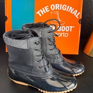 Sporto  Women’s Black and Tan Lace-Up Duck Boots